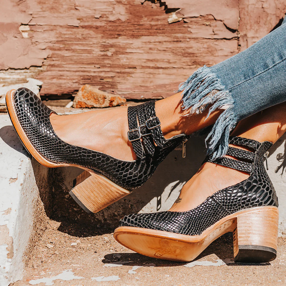 Arezzo - Tacones de Piel con Triple Hebilla