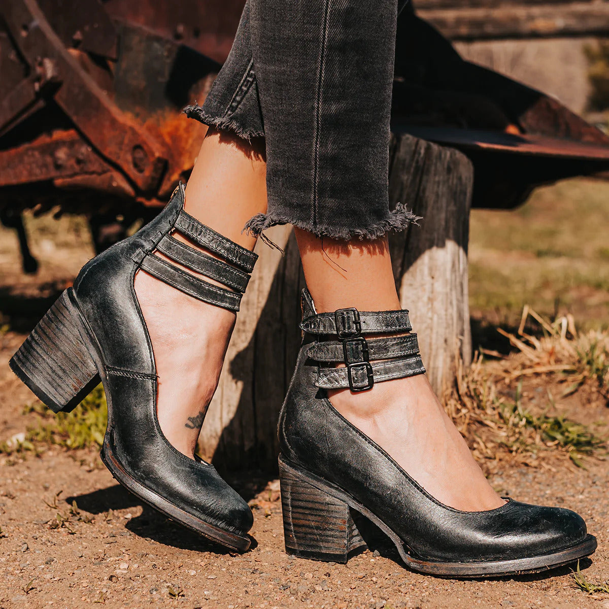 Arezzo - Tacones de Piel con Triple Hebilla