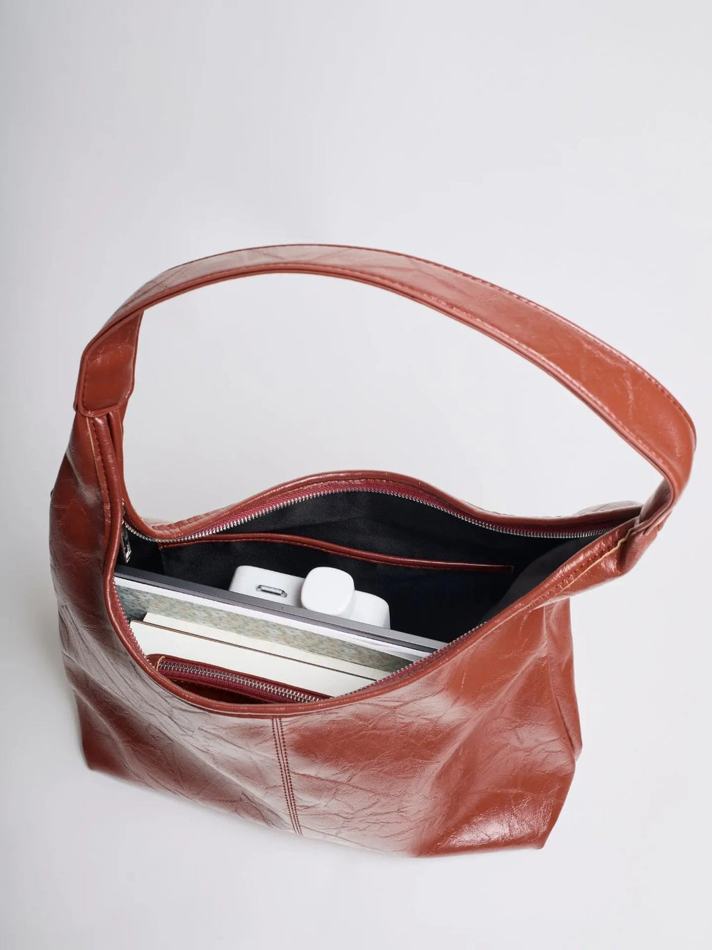 Brindisi - Bolso Hobo Brillante con Neceser