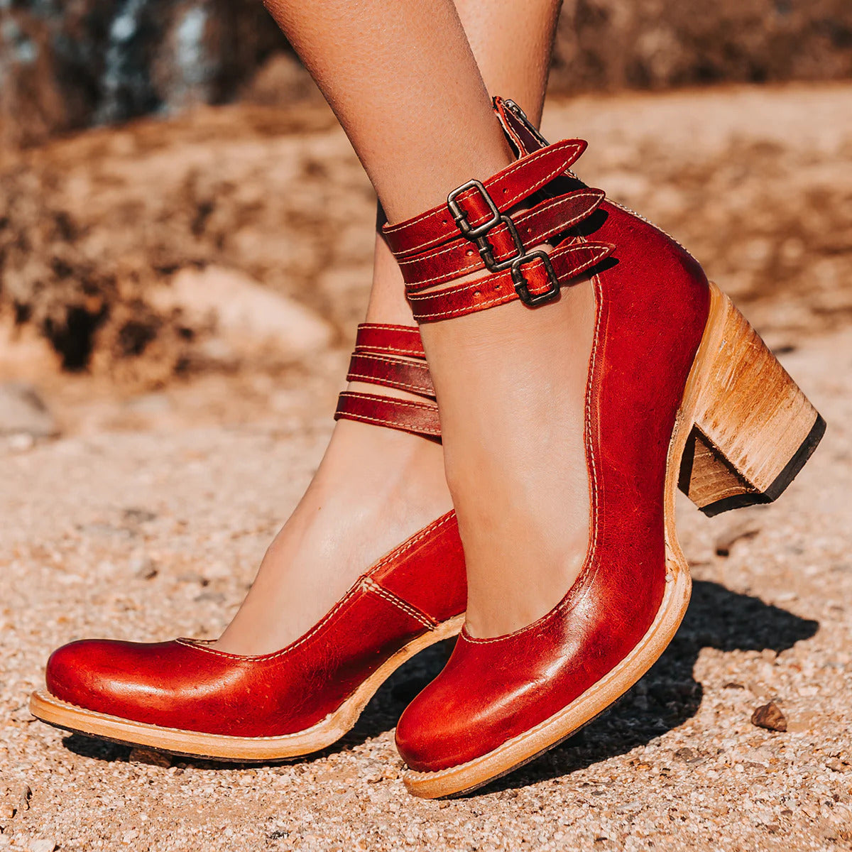 Arezzo - Tacones de Piel con Triple Hebilla