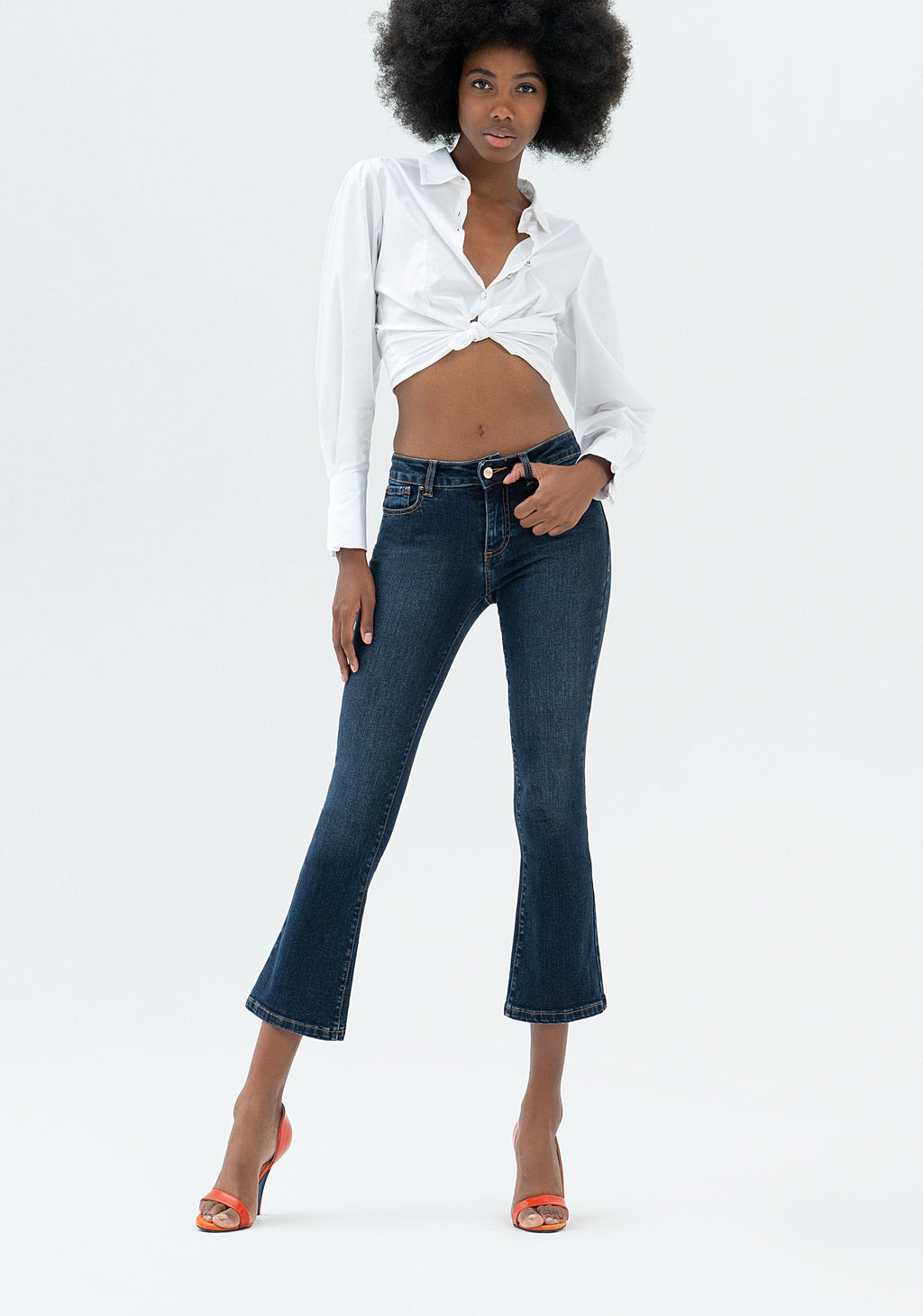 Vicenza - Vaqueros Flare Cropped en Denim Stretch