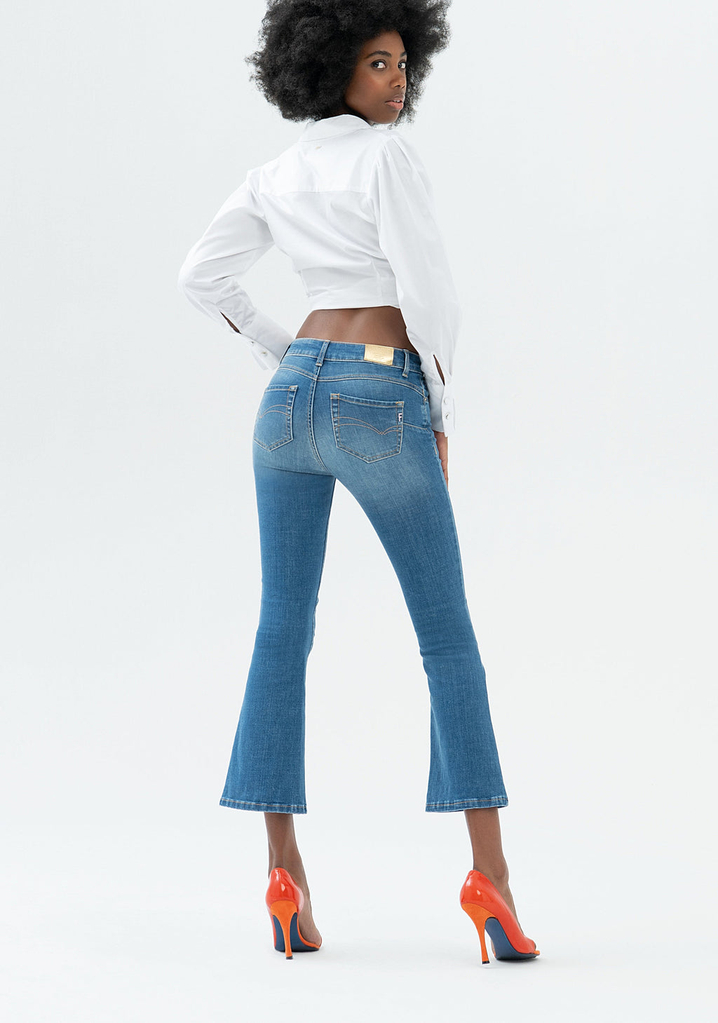 Vicenza - Vaqueros Flare Cropped en Denim Stretch