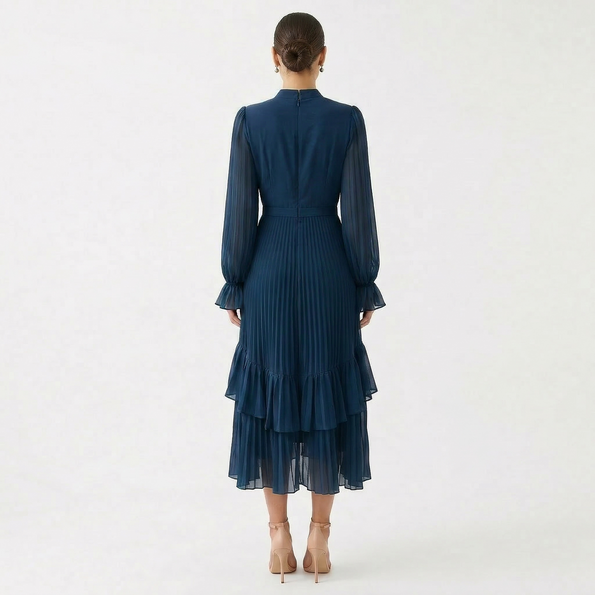 Lucca - Vestido Plisado con Mangas Fluidas y Volantes Asimétricos