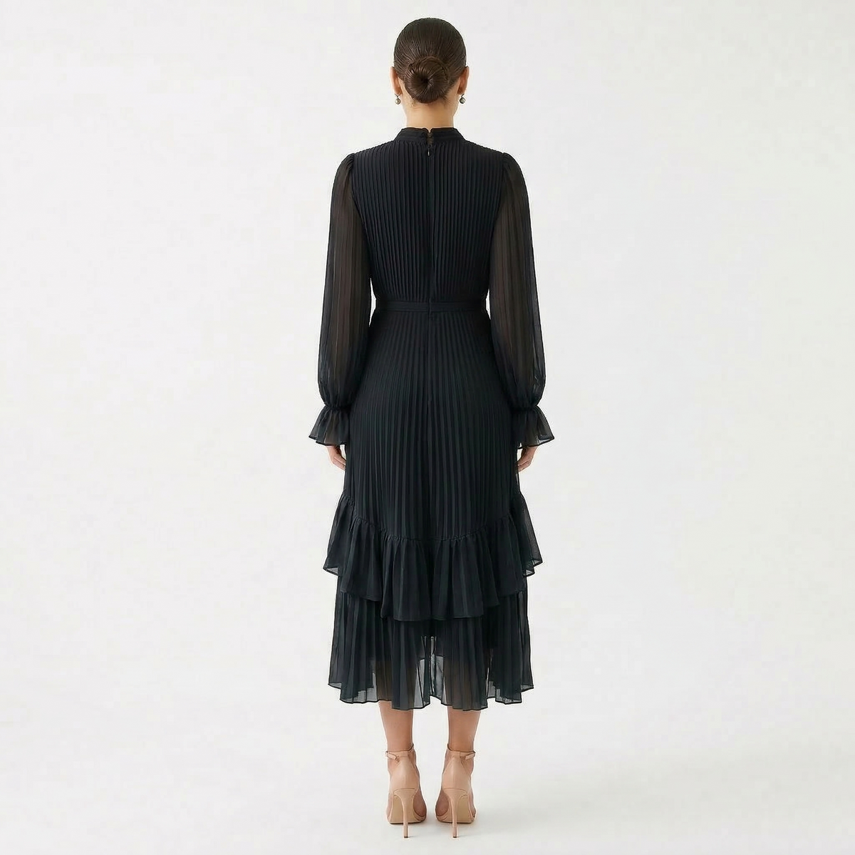 Lucca - Vestido Plisado con Mangas Fluidas y Volantes Asimétricos