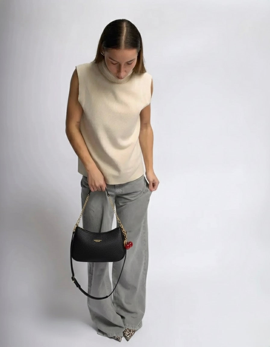 Vignola - Bolso Media Luna con Charm de Cerezas