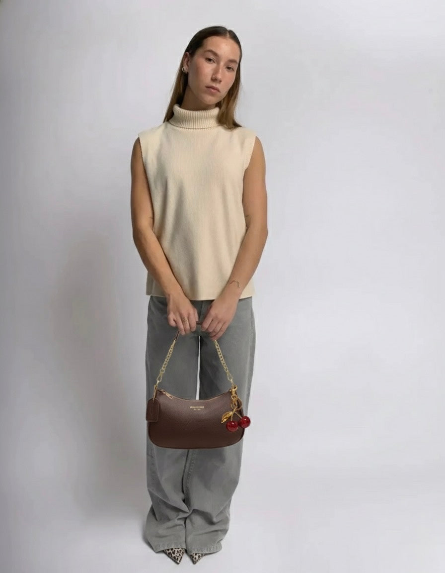 Vignola - Bolso Media Luna con Charm de Cerezas