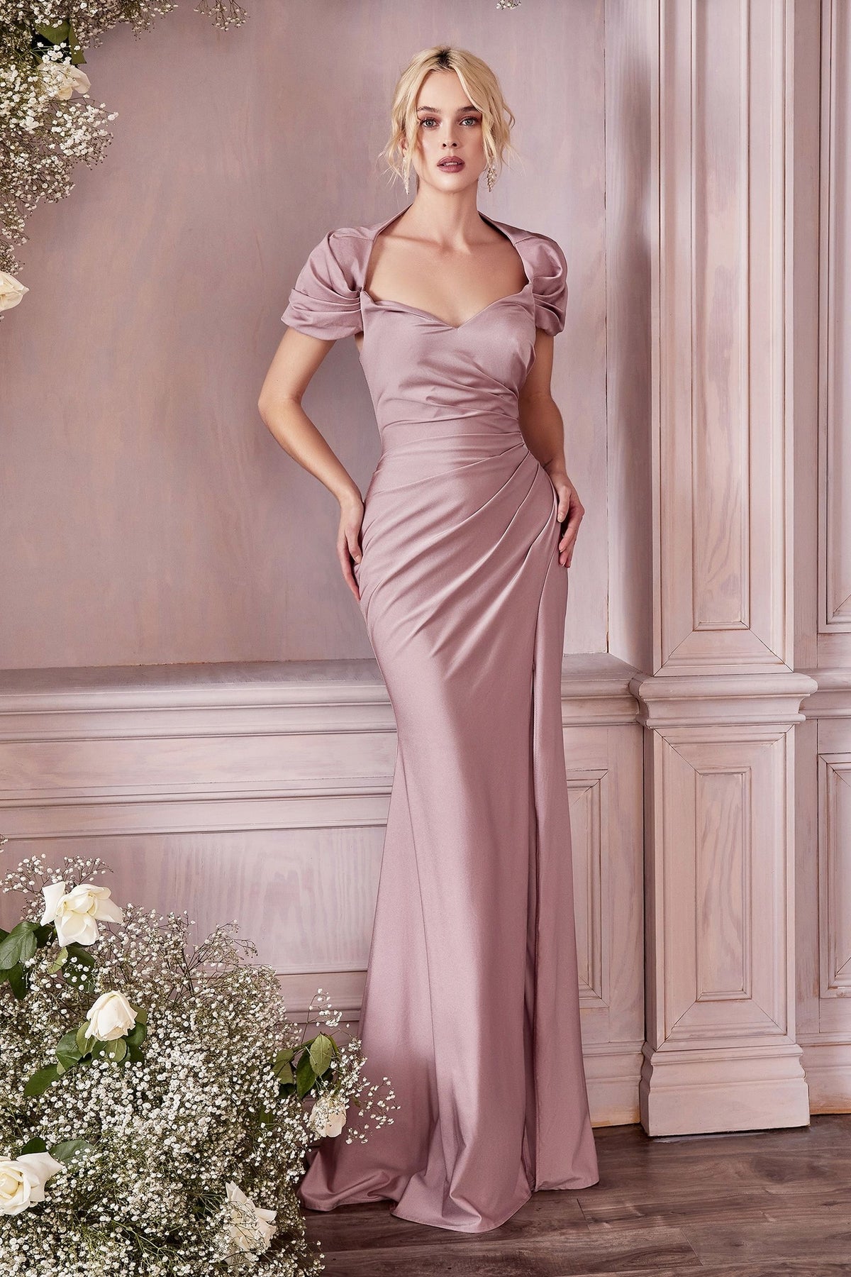 Capri - Vestido Largo Ajustado con Manga Capa